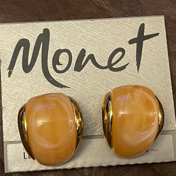***SOLD***Vintage Monet Luxury Clip Earrings - Picture 2 of 5